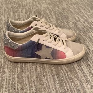 Vintage Havana- women’s size 10 star sneakers